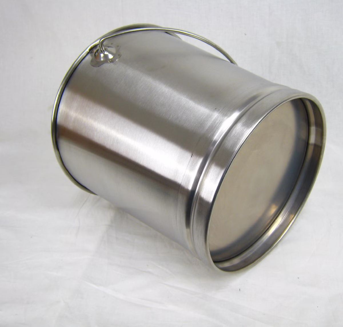 Edelstahl-Eimer-Kuecheneimer-Abfalleimer-14-Liter-mit-Skalierung-und-Henkel-206426.jpg Edelstahl-Eimer-Kuecheneimer-Abfalleimer-14-Liter-mit-Skalierung-und-Henkel-206426.jpg